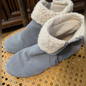 Cozy Gray Walk with me Coldwater Creek women's ankle boots Sz 8.